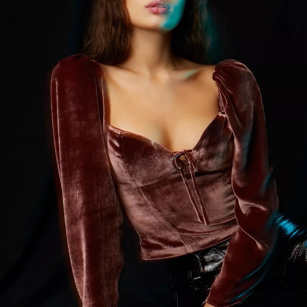 Wilfred
Novella Velvet Blouse